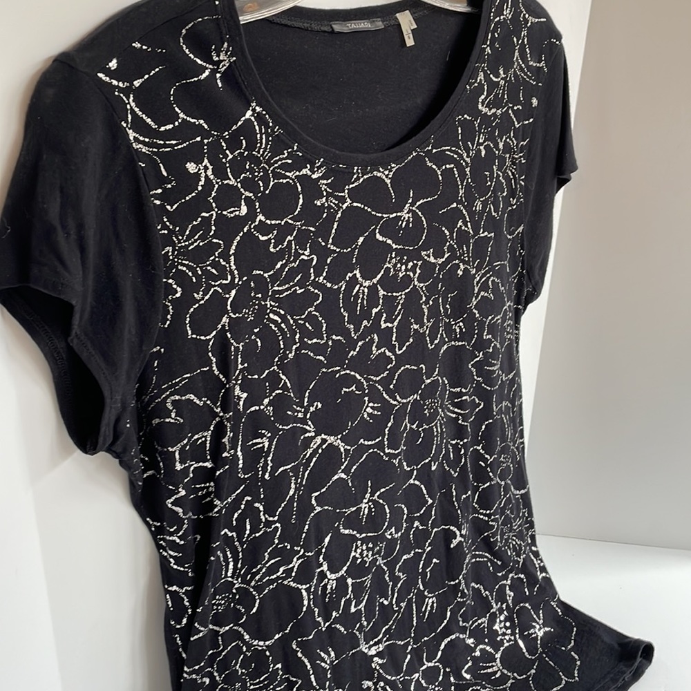Tahari floral metallic front scoop neck super soft tee shirt size large - Picture 3 of 6